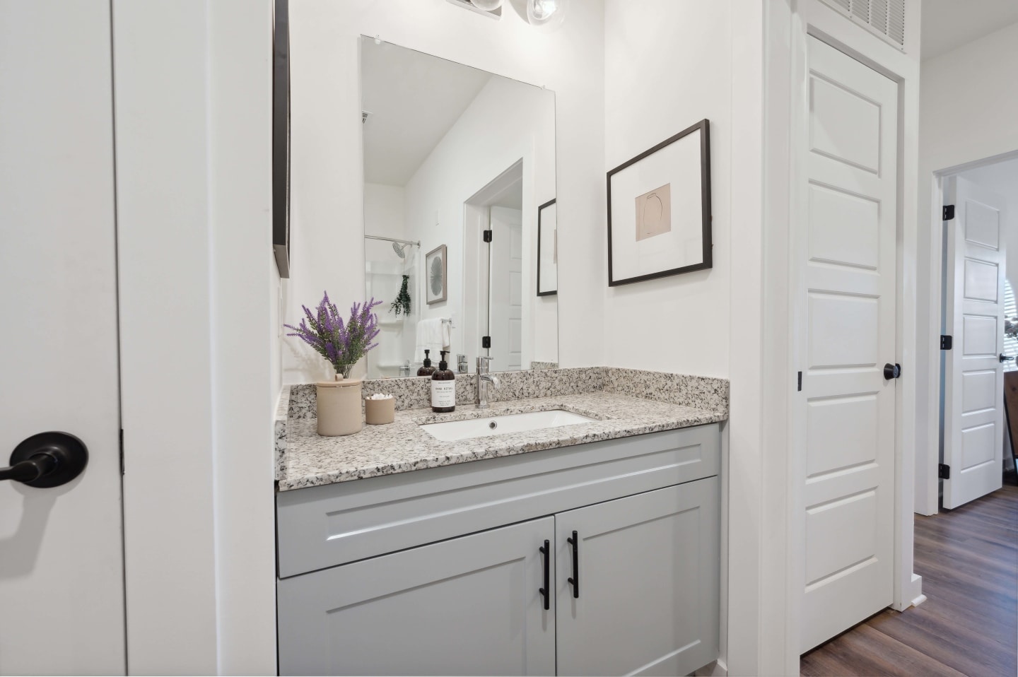 Farmhouse Luxury Apartments Image 41