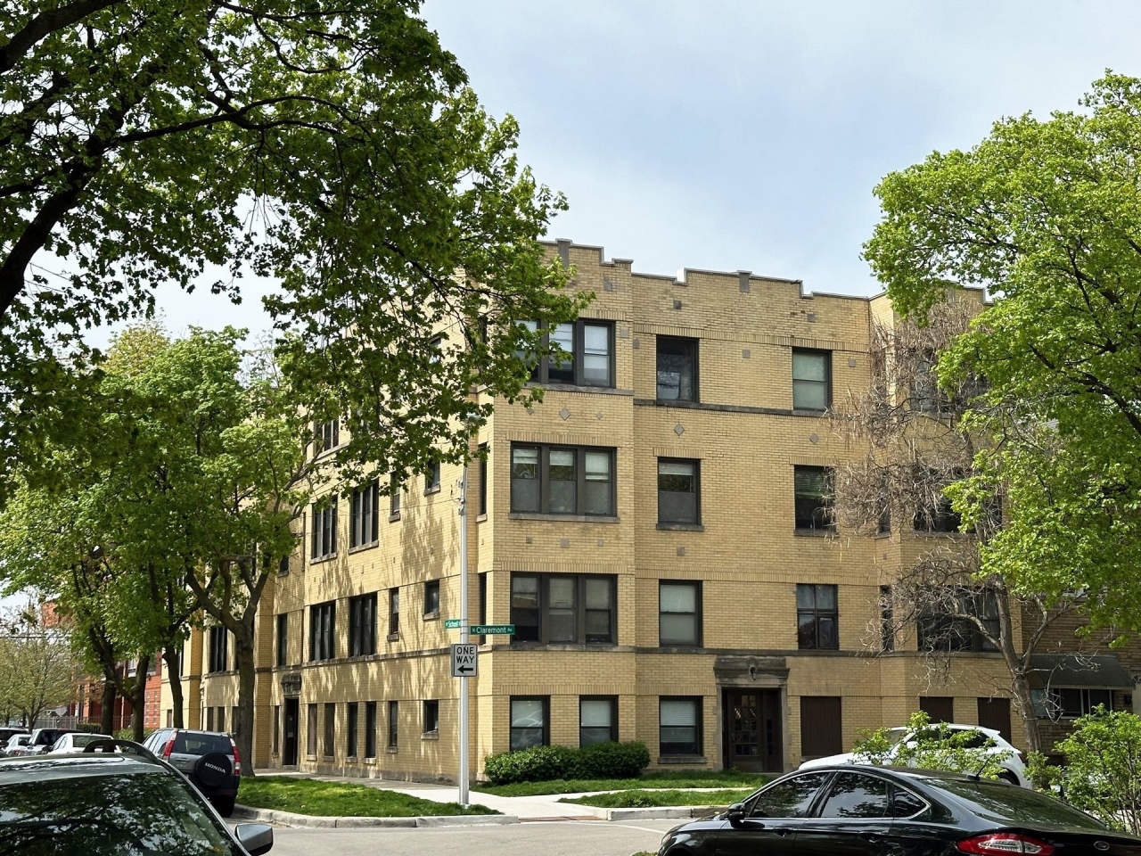 3300-02 N. Claremont / 2334-44 W. School Image 3