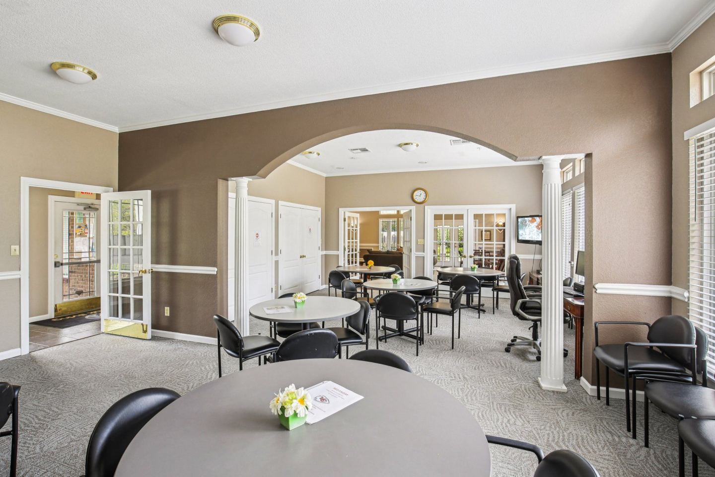 Truman Farm Villas 55+ Senior Living Image 9
