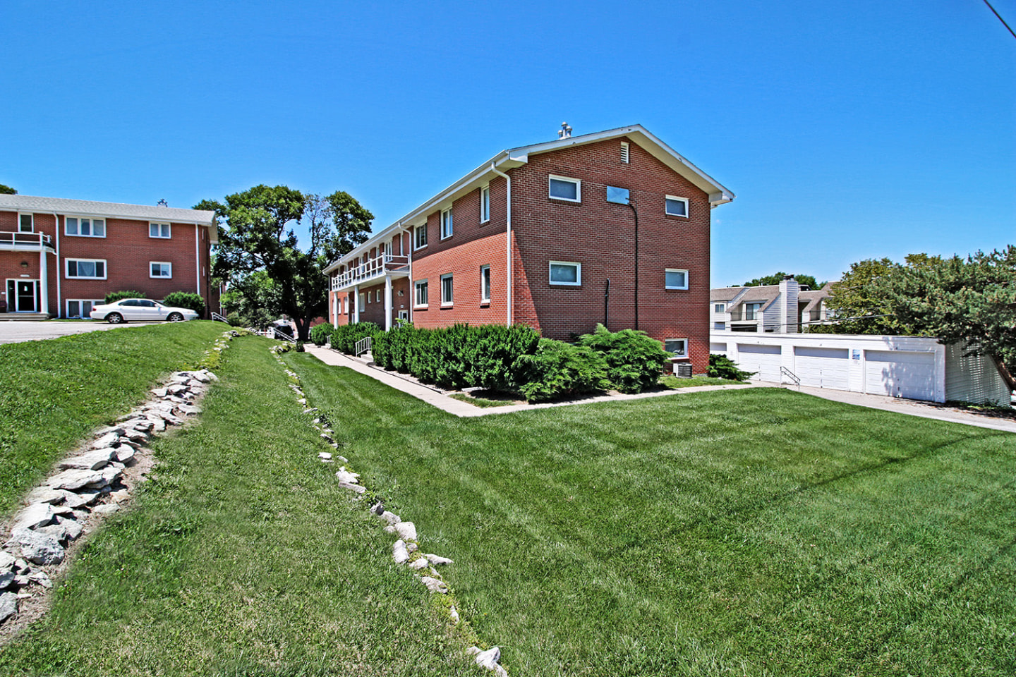 Flats on 75th Image 3