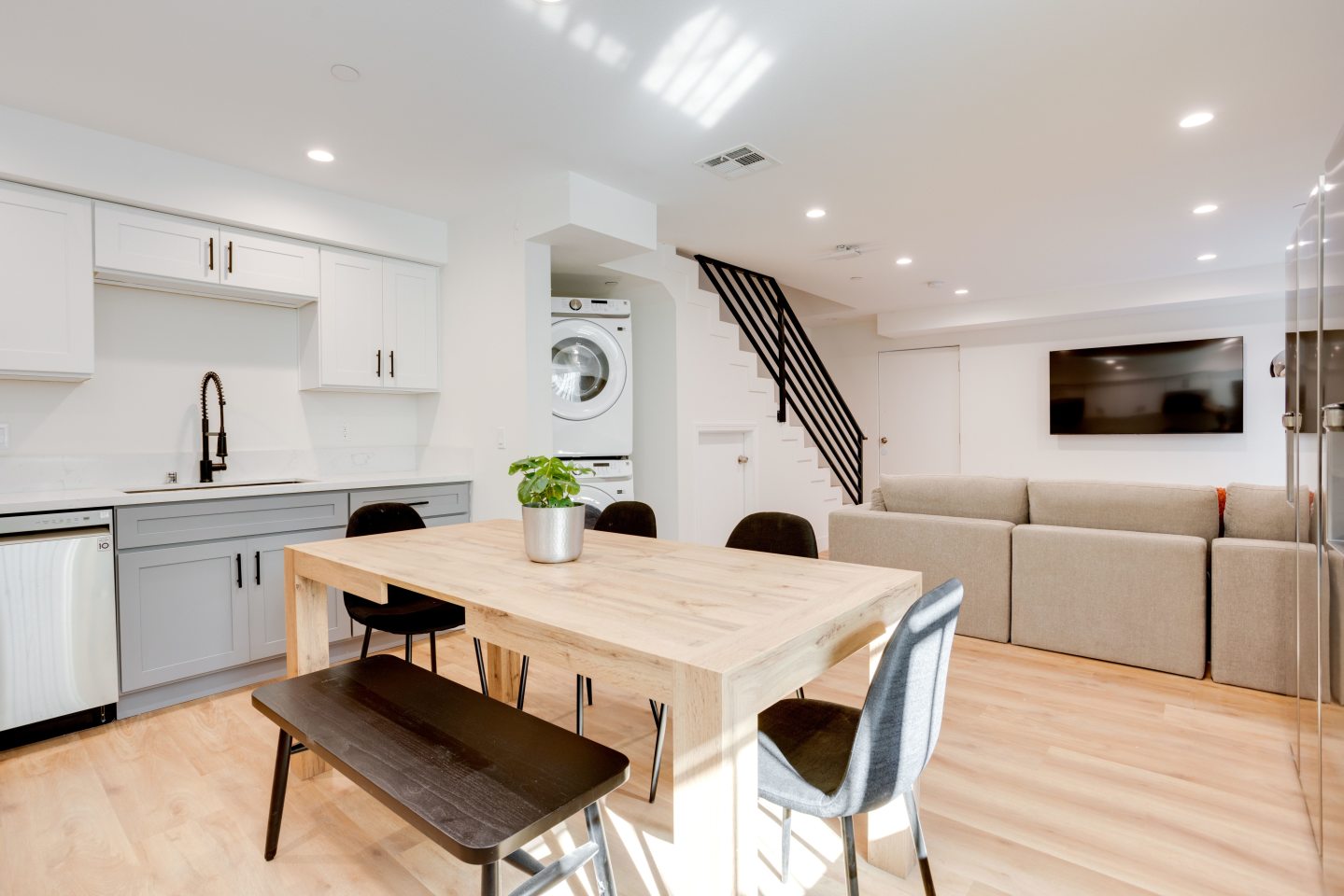 1224 W 37th Place - Co-Living Image 7