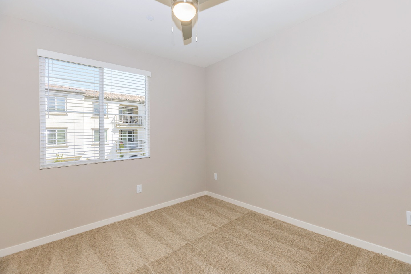 Los Alamitos Luxury Apartments Image 38