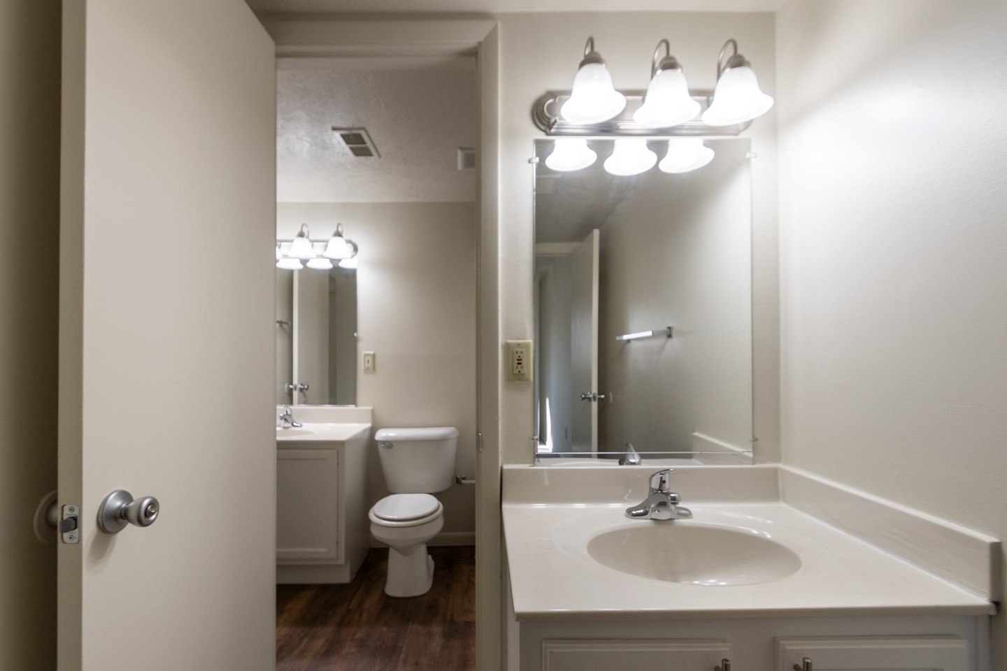 Blue Grass Manor Image 33