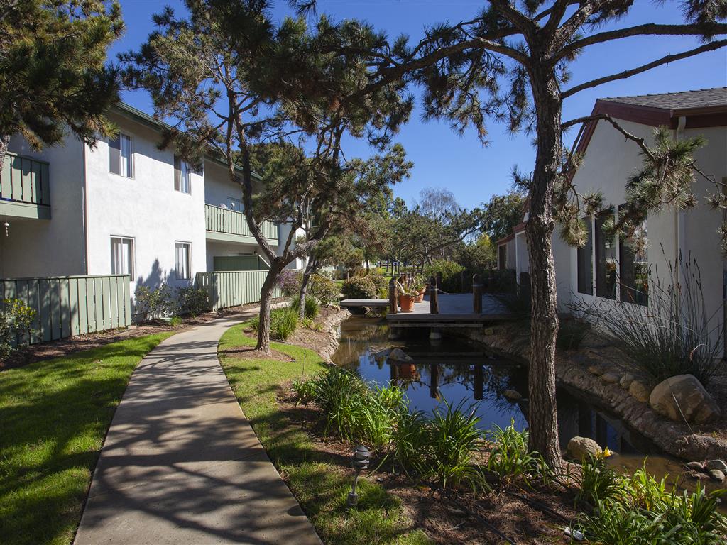 Pacific Oaks Image 19