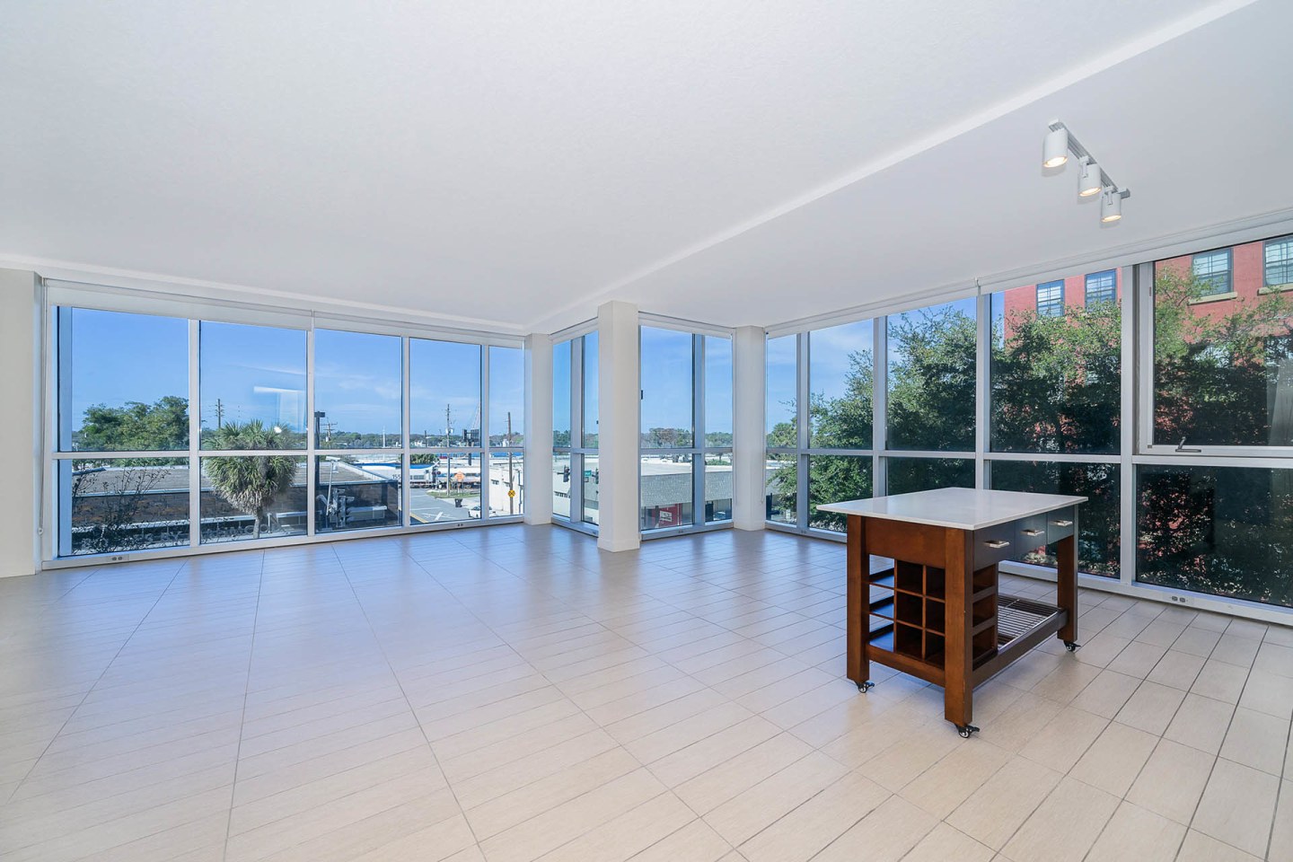 Nora Apartments Image 32
