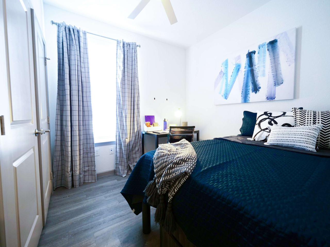 Liv+ Arlington - Student Housing Image 36