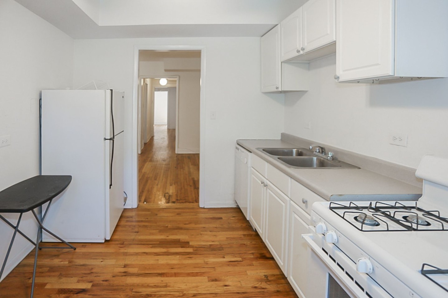 3818-20 N Sheffield Image 8