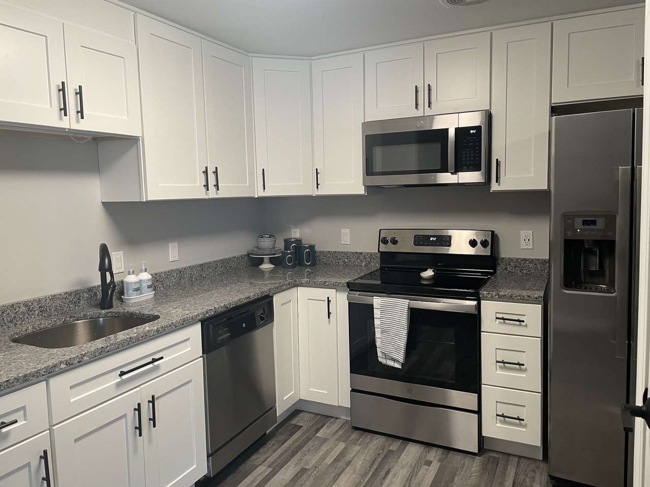 Hollis Commons Image 7