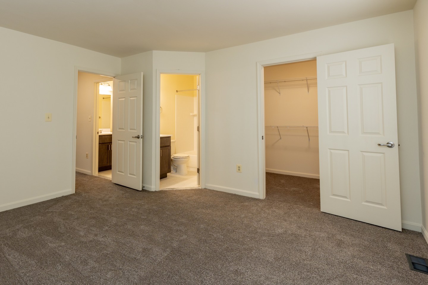 Carlson Woods Townhomes Image 16