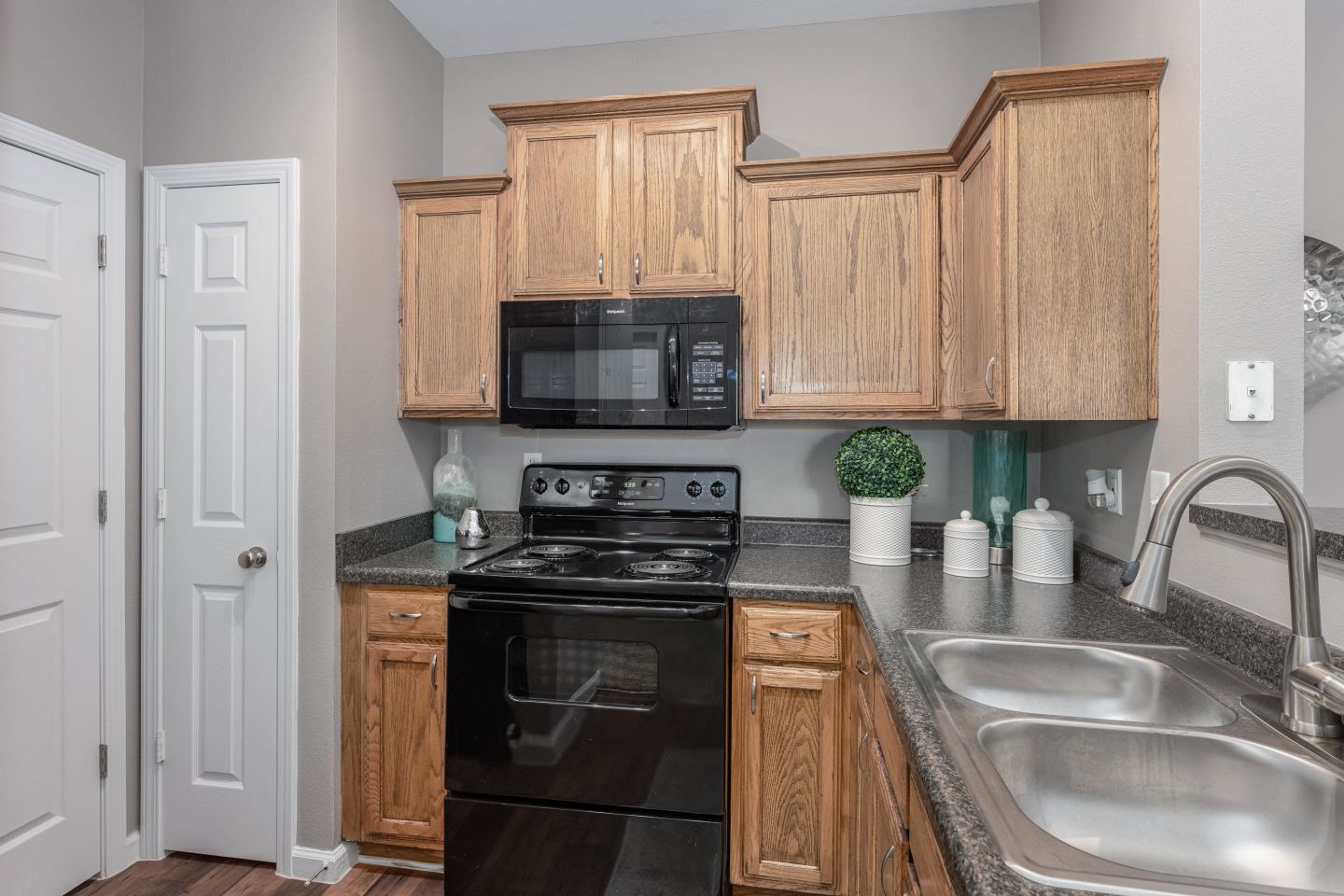 The Trellises Apartments Image 17