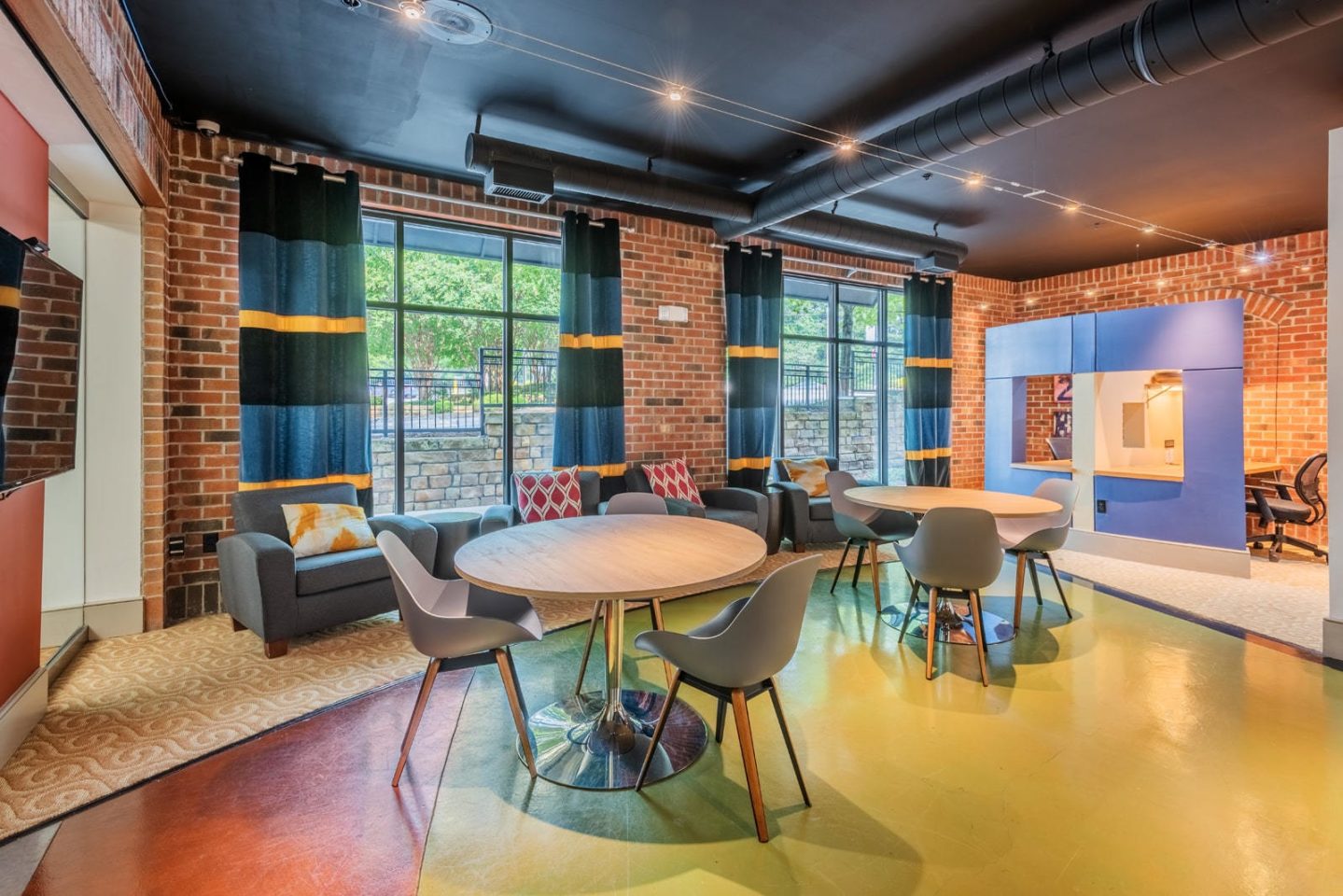 Lofts at Lakeview Image 32