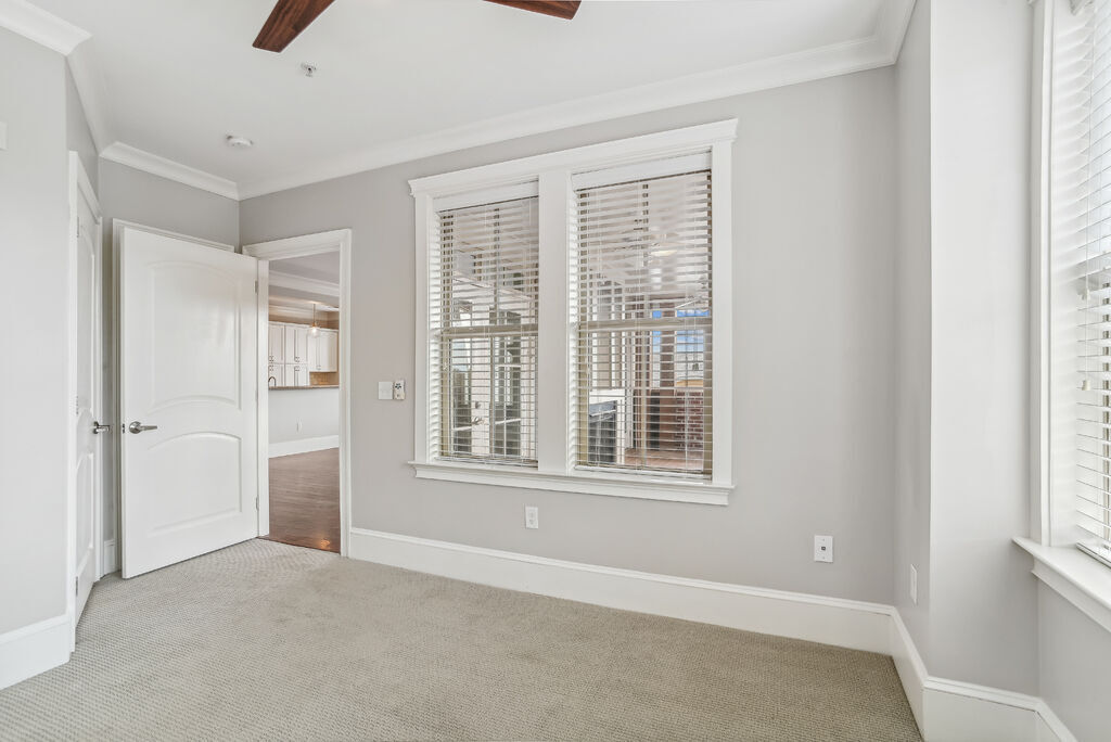 2100 Queens Image 6