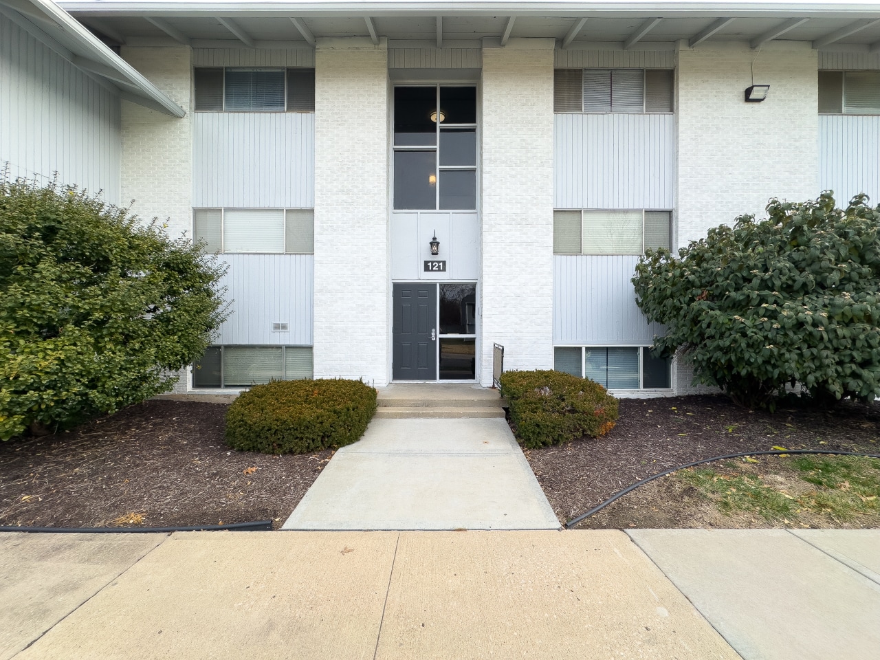 Somerset Villa Apartments Image 14