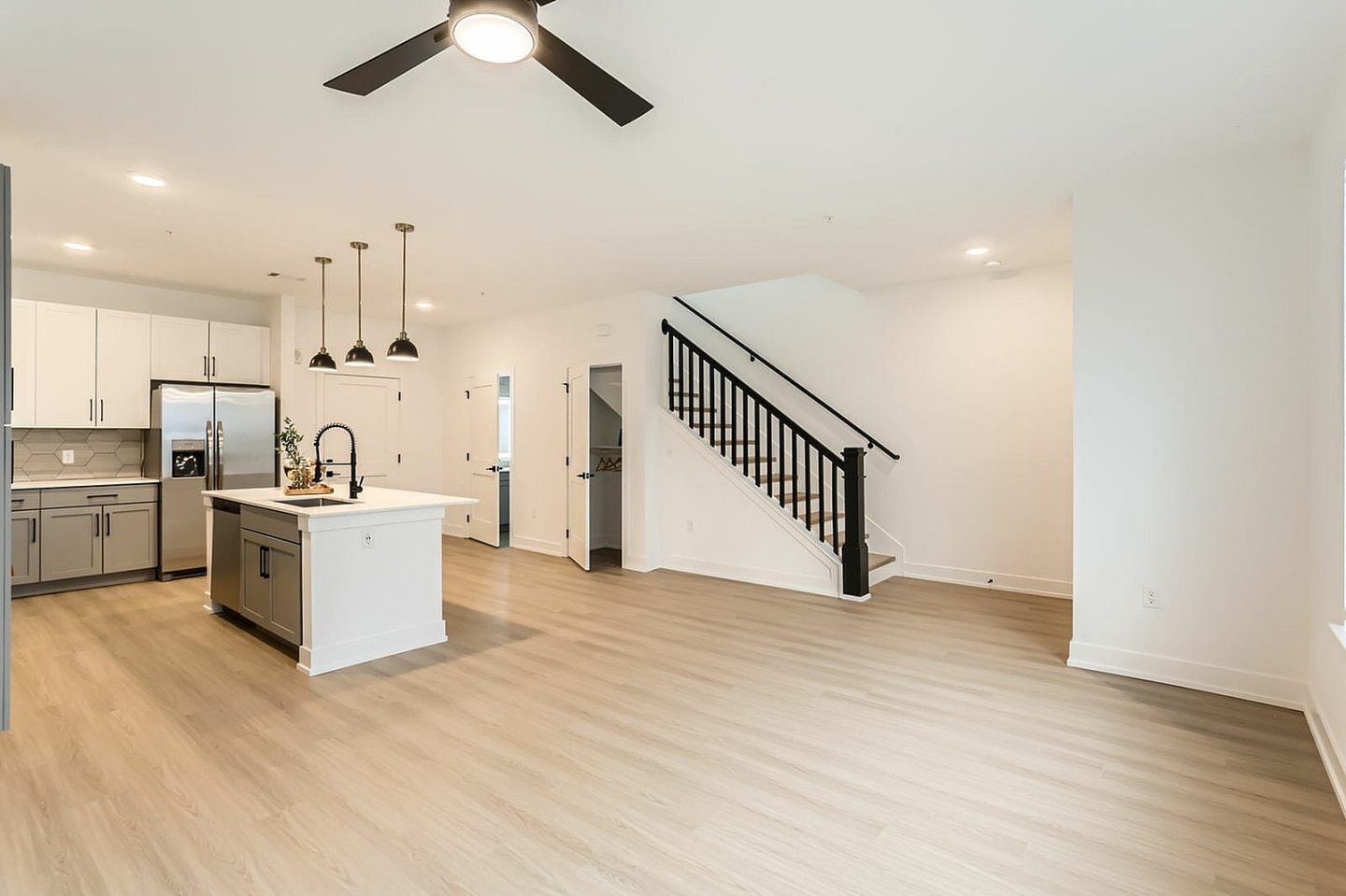 Ara Townhomes & Flats Image 11