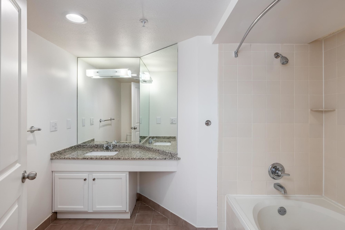 AVIA Apartments at College Boulevard Image 36