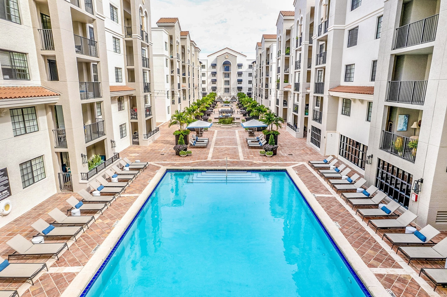 Gables Grand Plaza Apartments Image 3