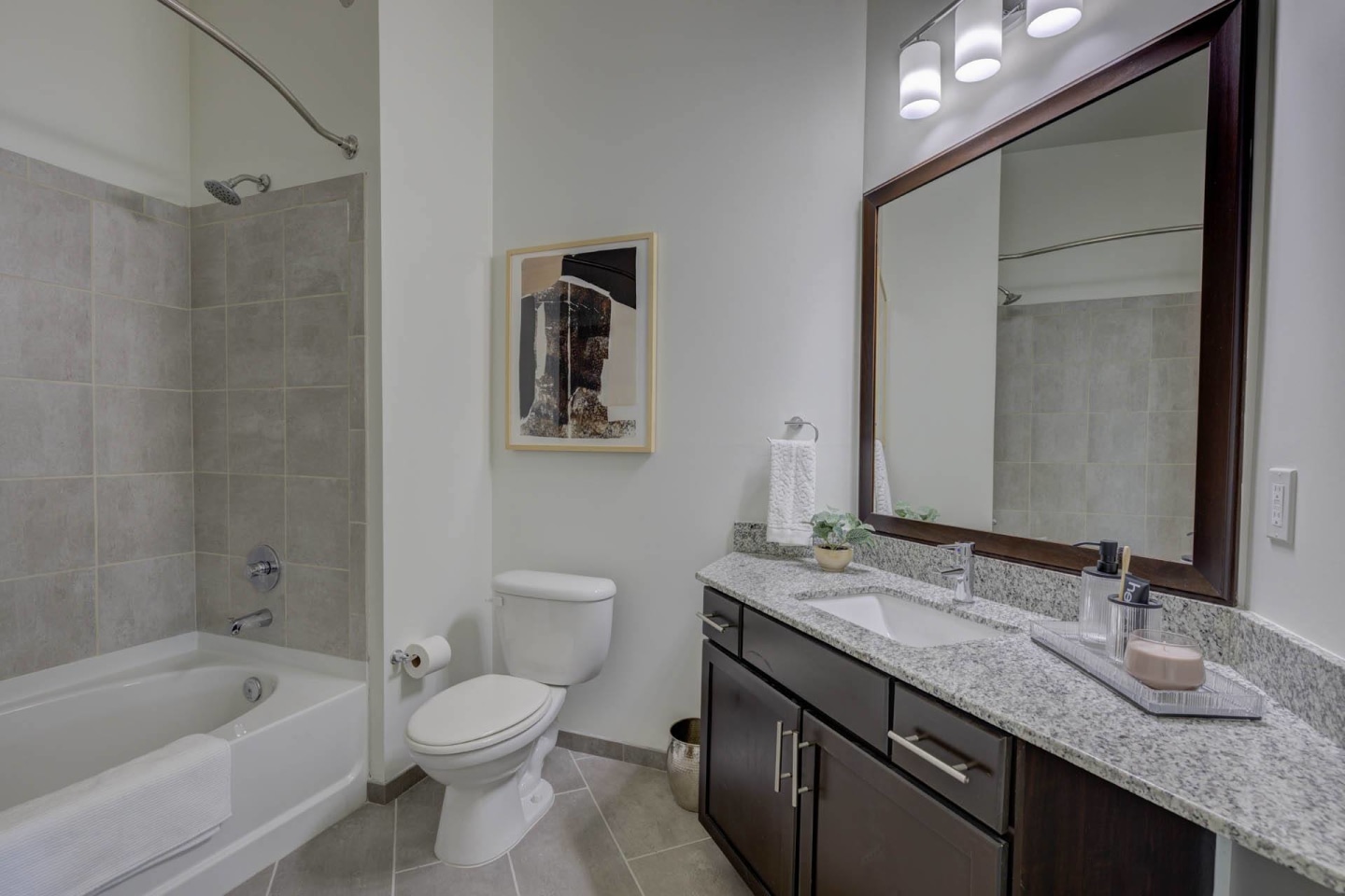 The Lincoln Apartments Image 32