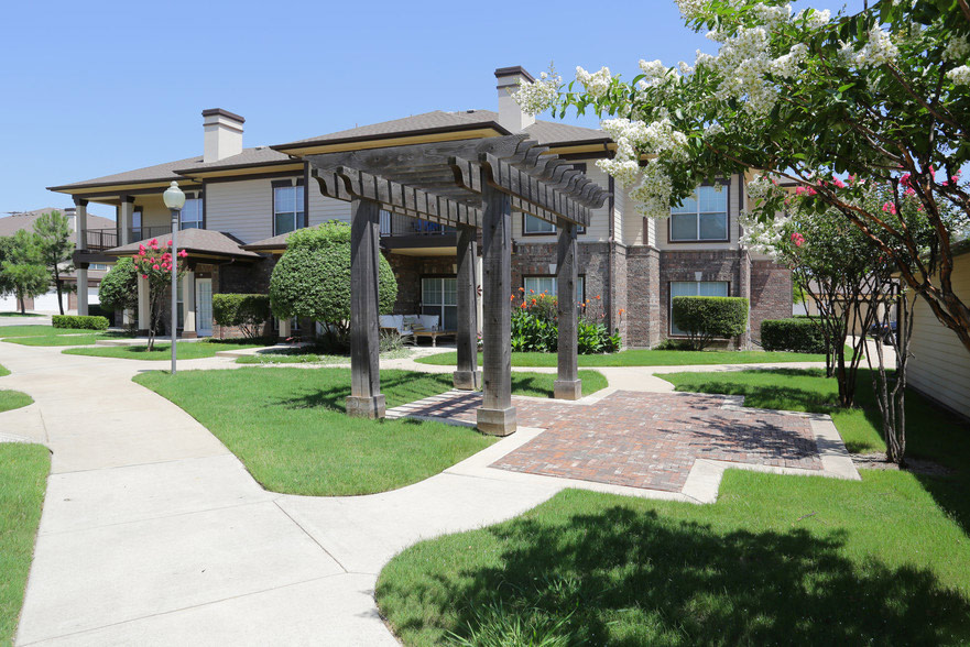 Estate Villas at Krum Image 5