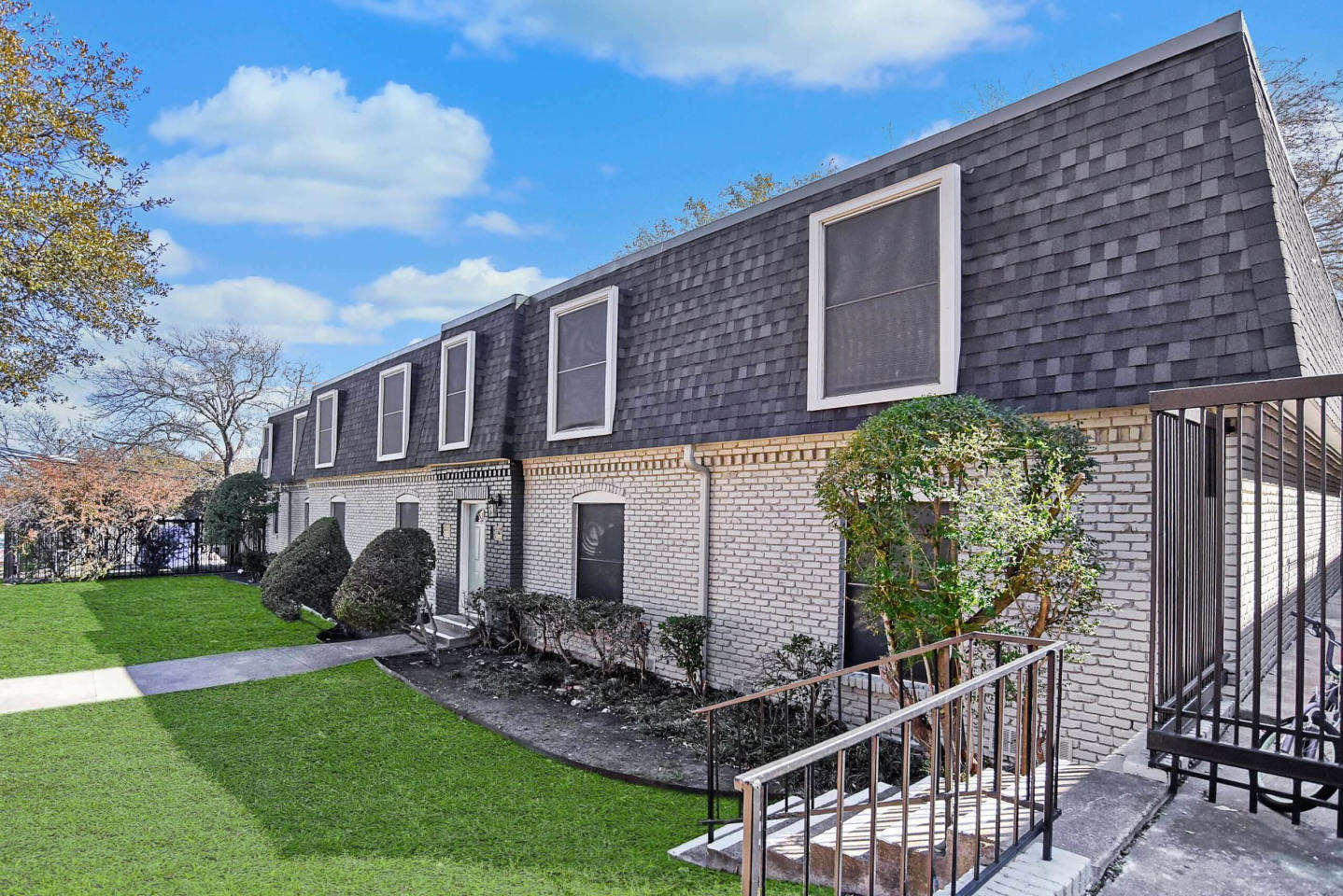Ridgmar Oaks Apartments Image 6