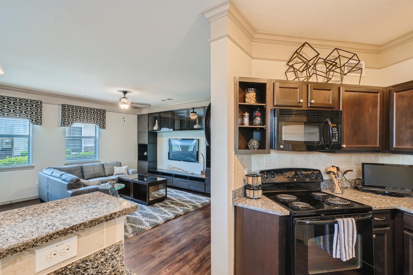 Grand Villas at Katy Image 17