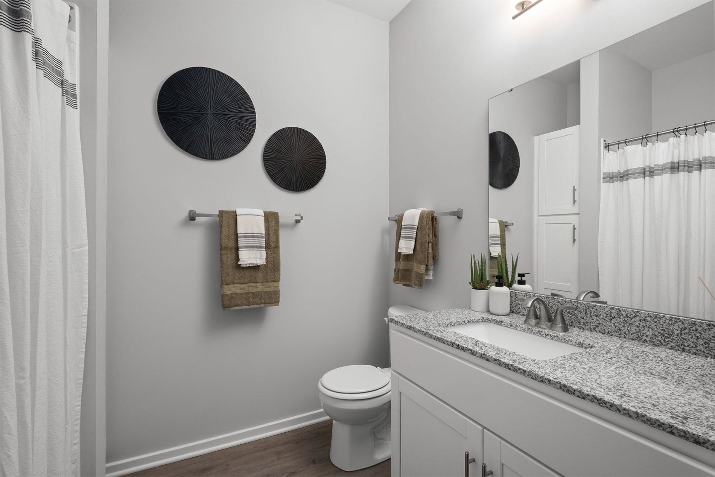 Shoreline Flats Image 17