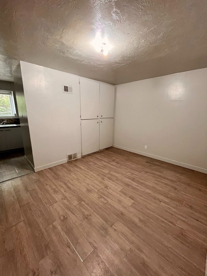 University Villa Apartments Image 20
