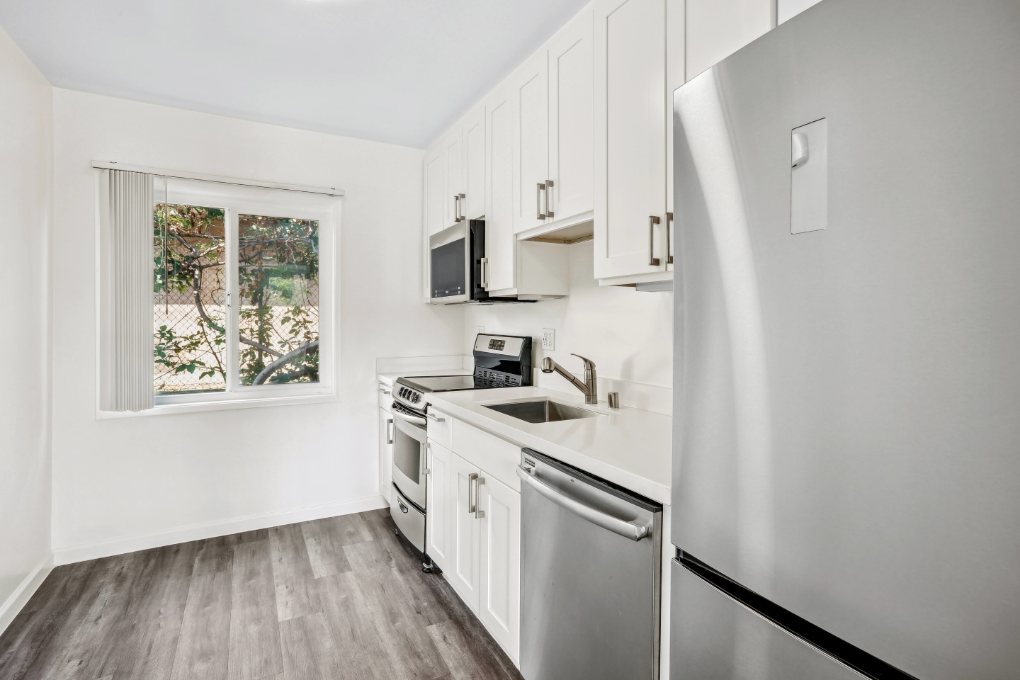 444 28th Street Apartments Image 16