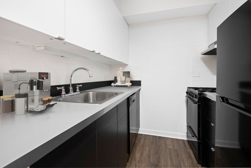 515 West Barry Image 3