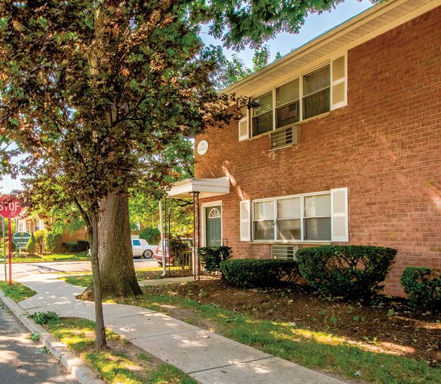 Kennedy Gardens Apartments Image 3