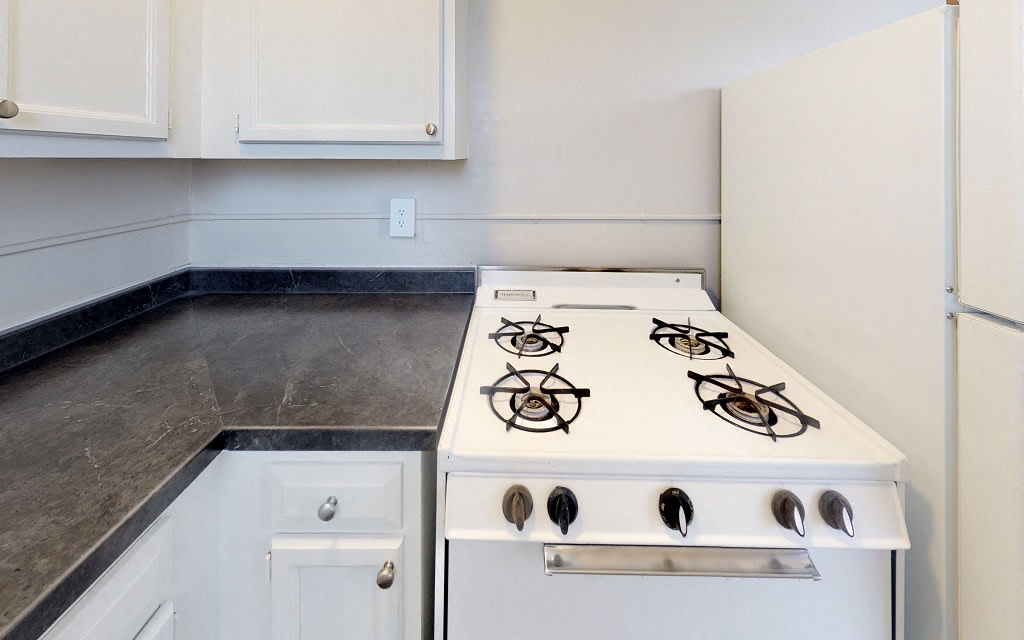 1170 Logan Image 13