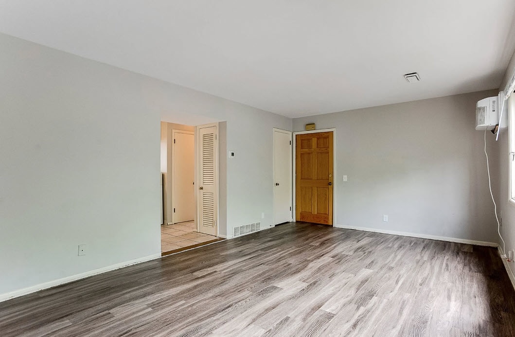 1100 West 28th St Image 9