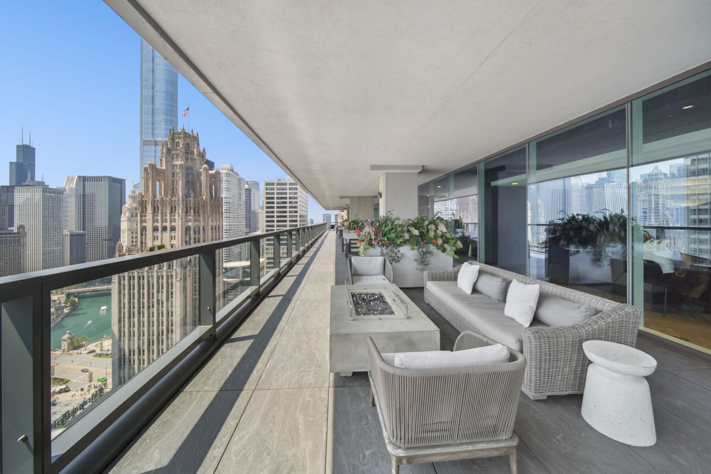 Aston Chicago Image 32