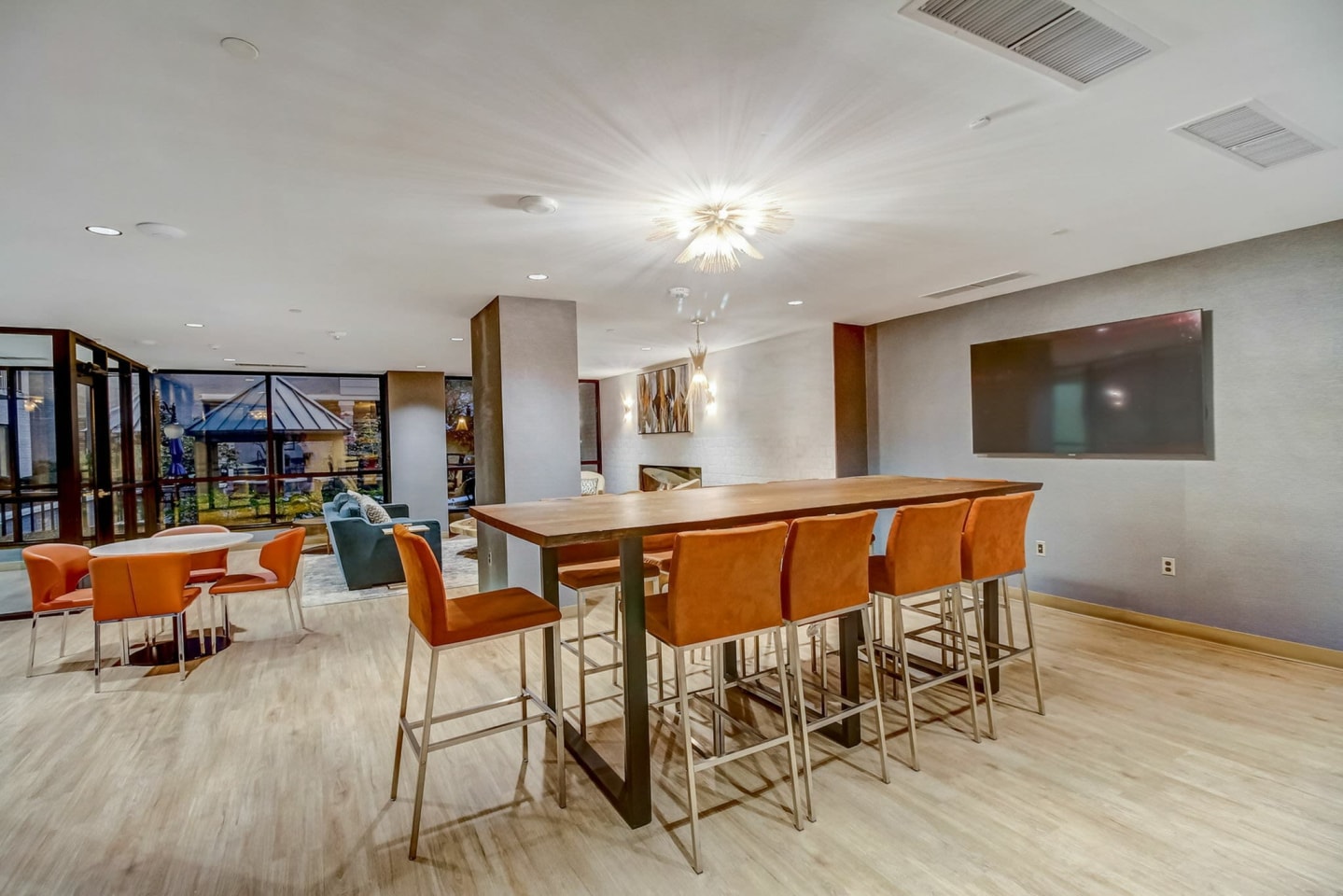 Richmond Square Apartments Image 8