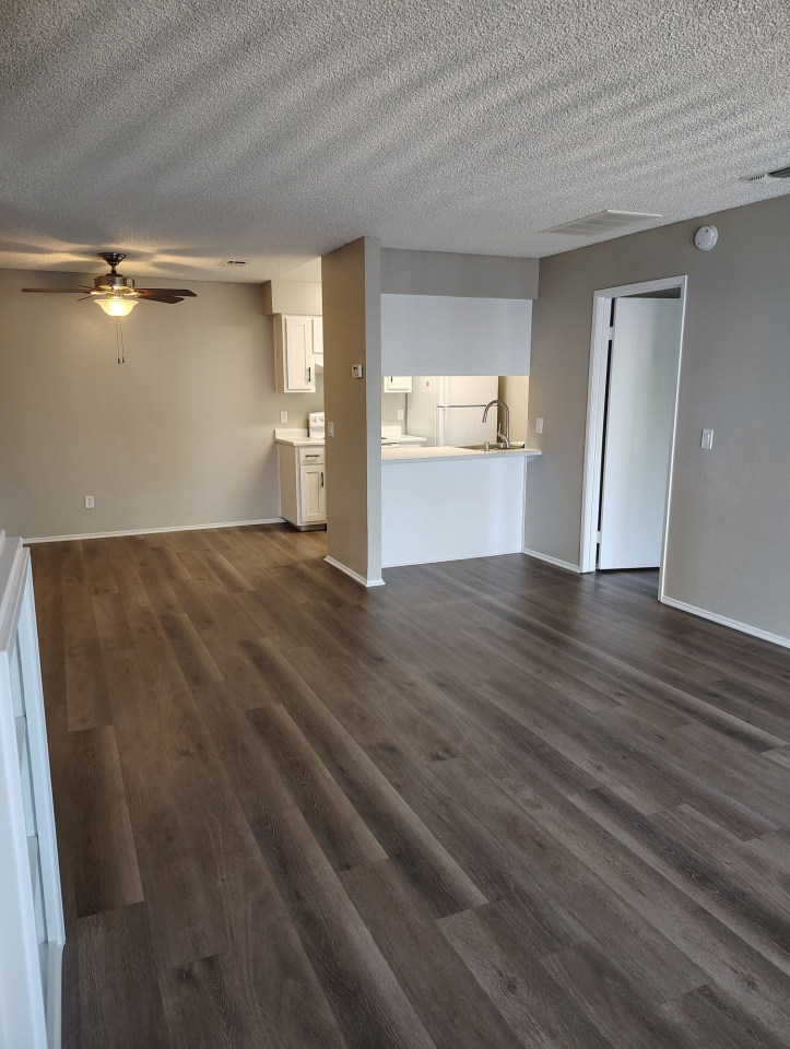 Edgewater Apartments Image 32