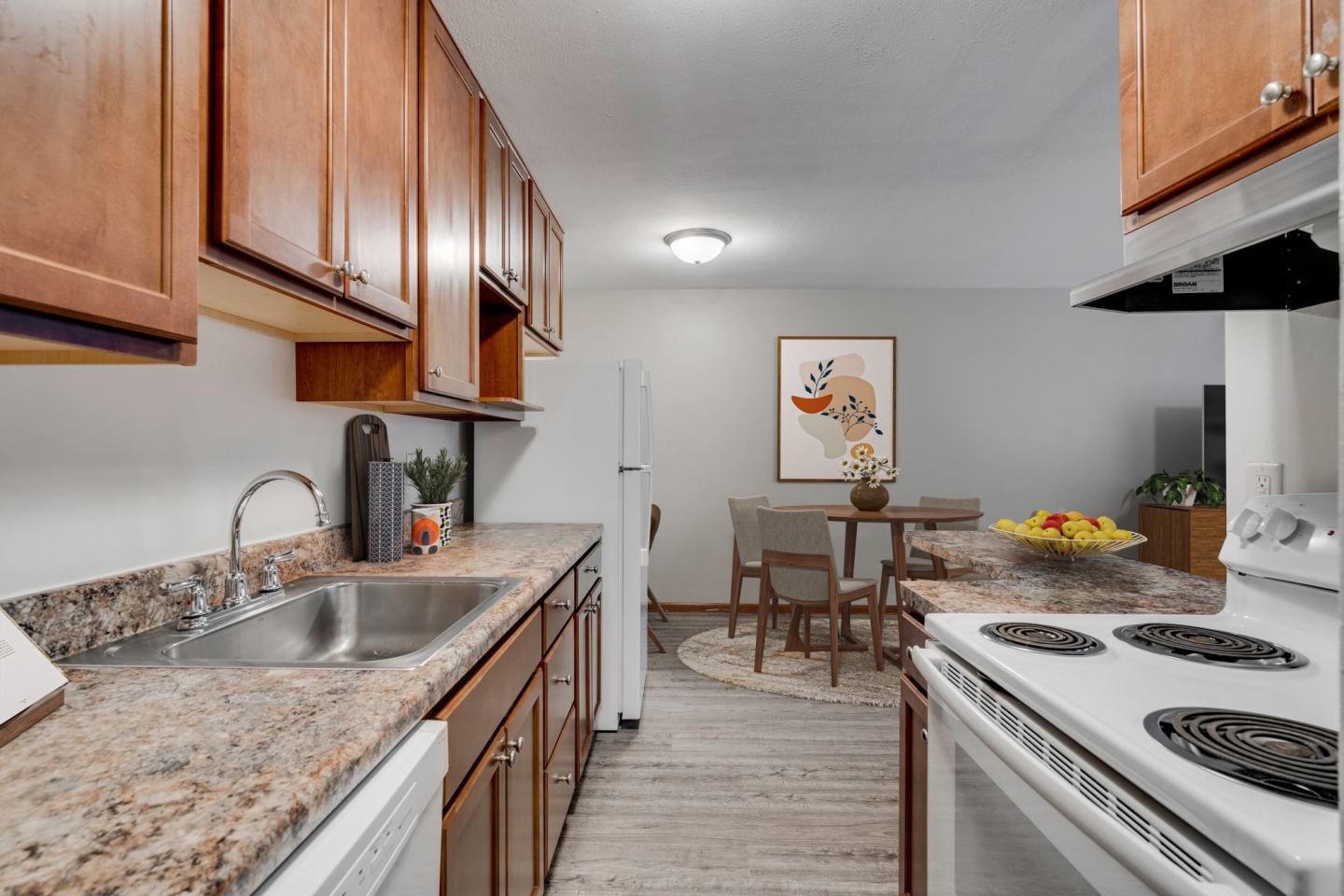 Bryant Manor Apartments Image 11