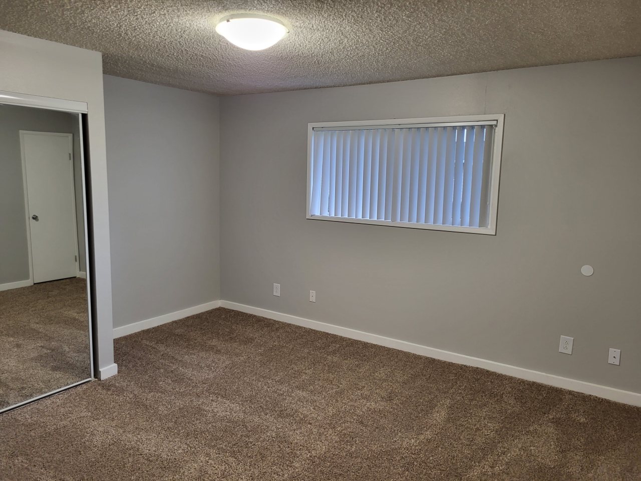 Townhouse Square Image 26