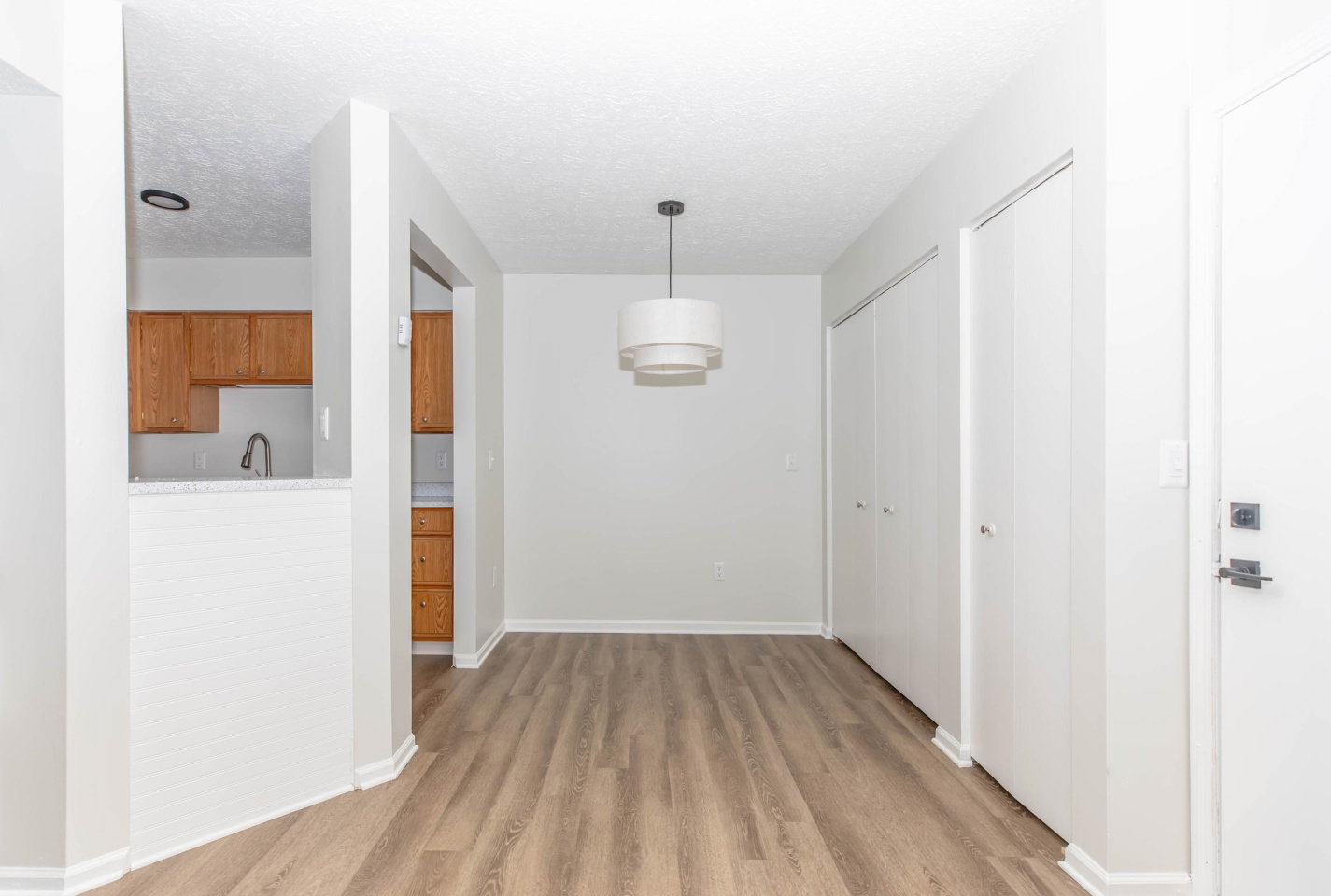 Lakeview Apartments Image 4