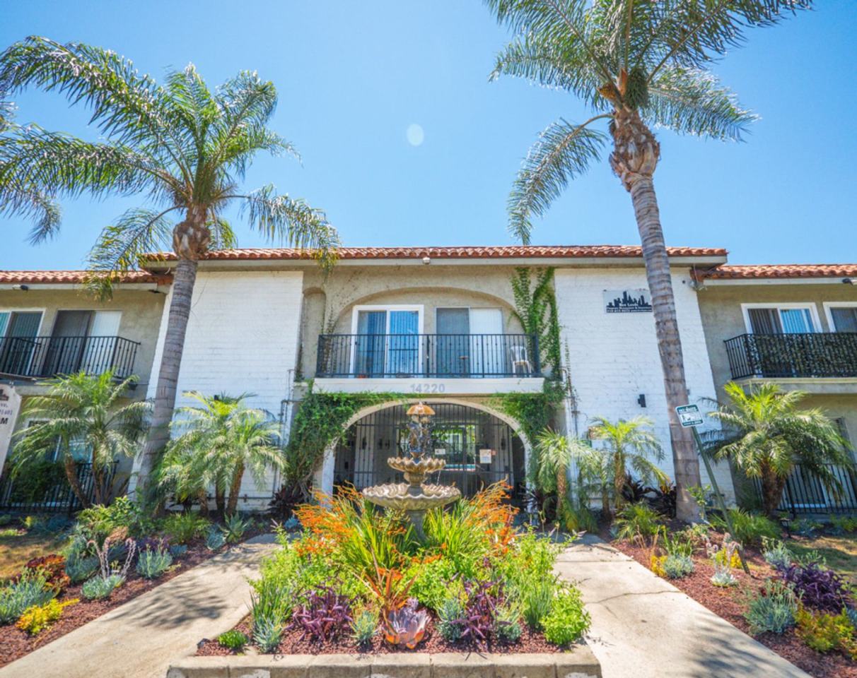 14220 Burbank Blvd Image 1