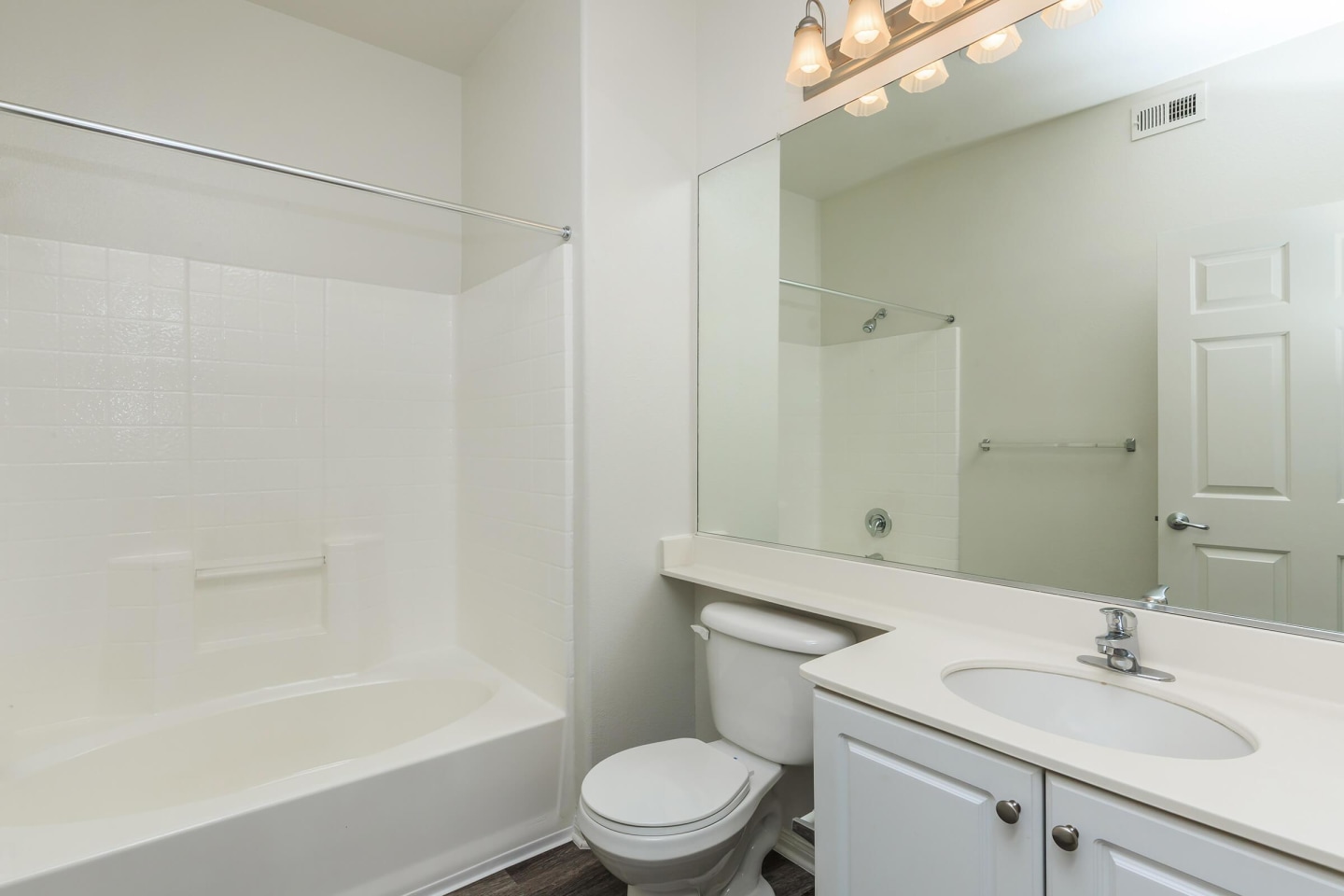 Laurel Terrace Apartment Homes Image 3