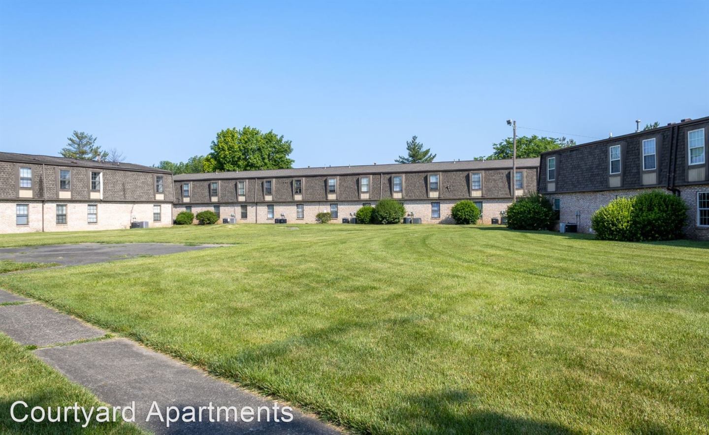 Courtyard Apartments Image 10