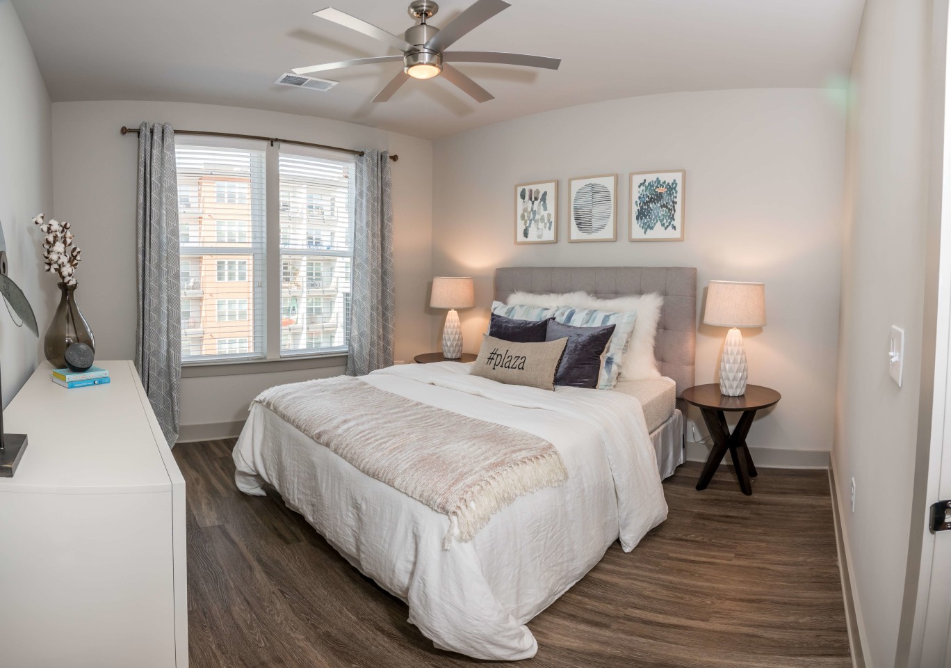 One 305 Central Image 19