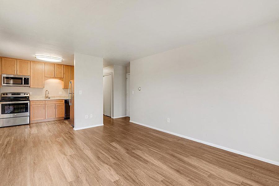 1120 & 1136 York Image 6