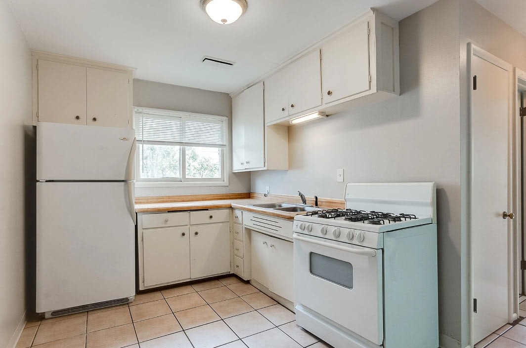 1100 West 28th St Image 2