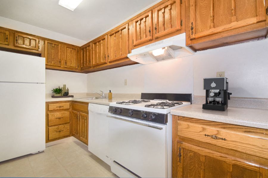 St. Regis Apartments Image 8