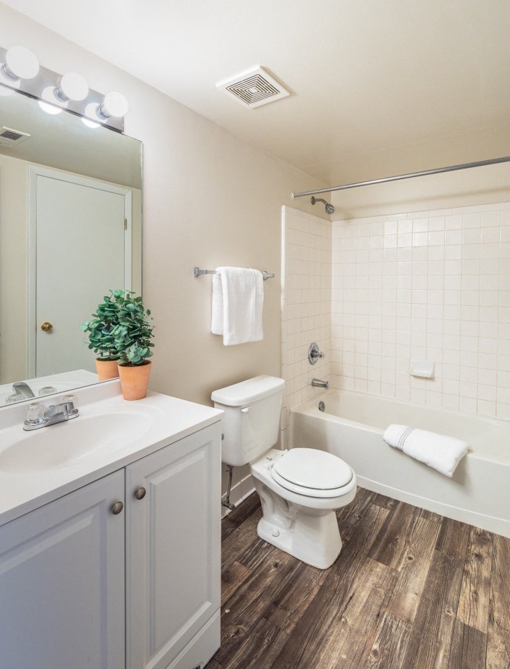 Meadow View Apartments & Townhomes Image 46