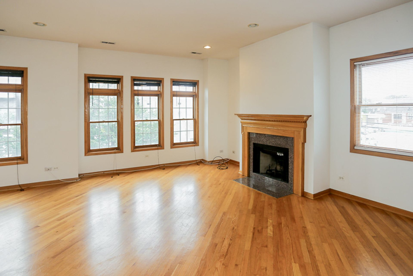 2741 North Southport Ave. Apt. Image 6