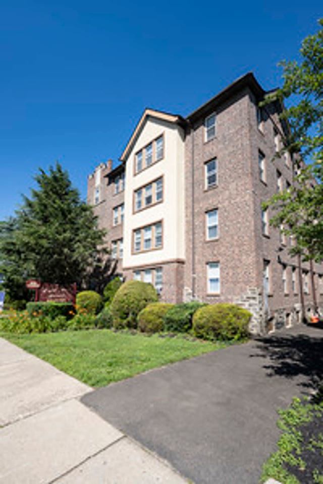 English Manor Image 1