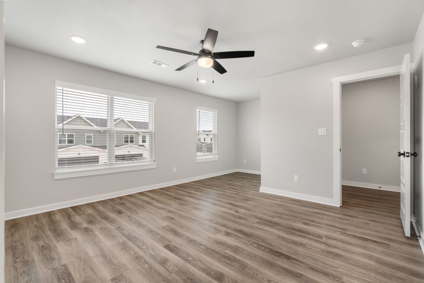 BIRDMASTER DRIVE RESIDENCES Image 18