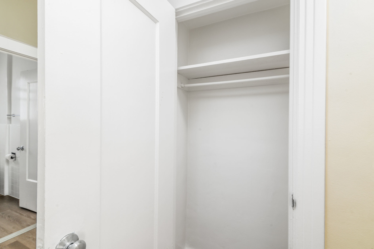1240 BUSH Image 30