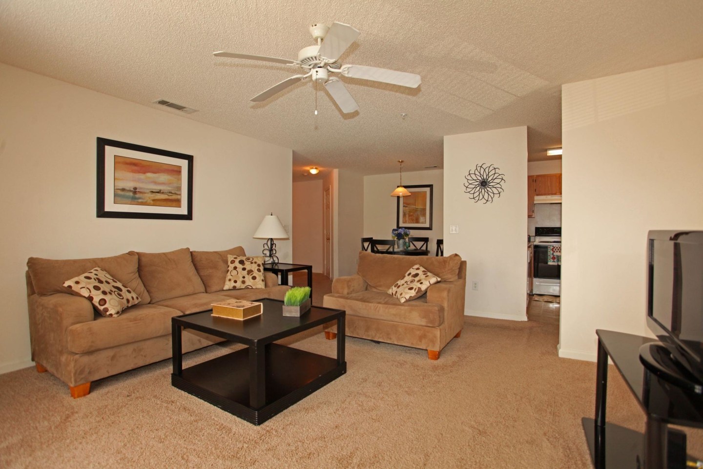Fox Run Luxury Apartments Image 1